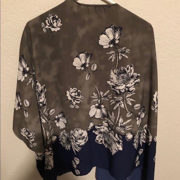 Flowers Kimono 🎎 - Picture 4 of 4